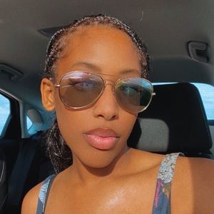 Meet your Posher, Makayla